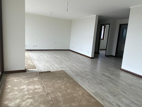 Casa En Venta De 4 Dorm. En Concón
