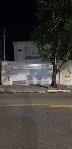 Excelente Oportunidade Para Você Que Sonhe Em Morar Em Um Sobrado Com 3 Suítes, 3 Vagas, Jardim, Próximos Aos Melhores Colégios, Mercados E Farmácias E A 600 Metros De São Caetano E Da Vila Zelina.