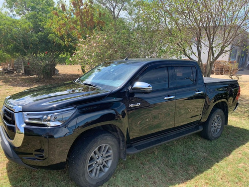 Imagen 1 de 8 de Toyota Hilux Srv Plus 4x4 At