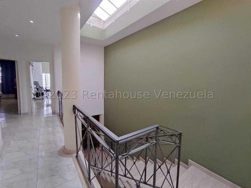 Casa En Venta Urbanizacion La Soledad Maracay Remodelada Pisos De Marmol Buena Ubicacion Zona Norte Kg:23-30429