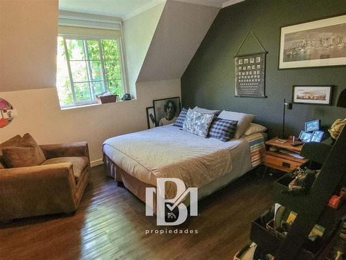 Casa En Venta De 5 Dorm. En Lo Barnechea