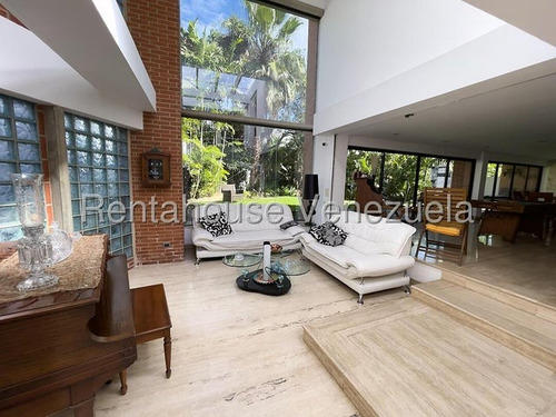 Espectacular Casa, Amplia Y Con Premio De Arquitectura En Santa Paula #25-10888 Ricardo Romero