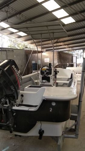 Lancha Modelo River Trucker 520 Con Consola Y Asientos