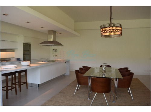 Apartamento En Brava, 3 Dormitorios *- Ref: 2566