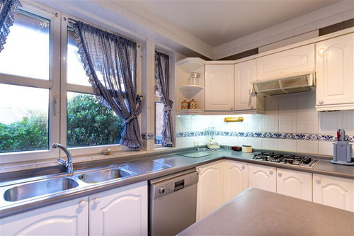 Departamento En Venta De 4 Dorm. En Zapallar