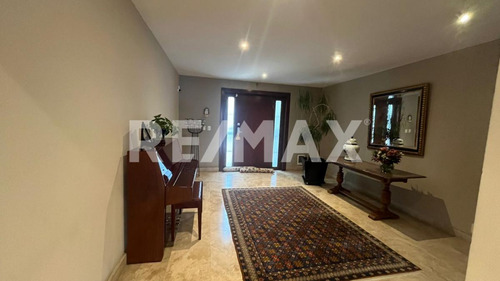Casa En Venta A 3 Cuadras De Av. De Las Palmas Con Terraza Y Seguridad