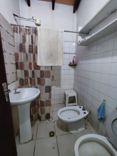 Imagen 12 de 15 de En Venta Casa En Mariano Roque Alonso De 3 Dormitorios 2 Baños 864 M2 Con Depósito Y Salón Comercial