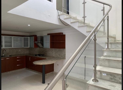 Imagen 4 de 9 de Bello Town House En El Parral De Oportunidad