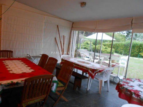 Hermosa Propiedad En Venta En Barrio Resindencial Cantegril Punta Del Este-ref:3909