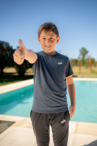 Imagen 2 de 3 de Remera Deportiva Estampada Niño