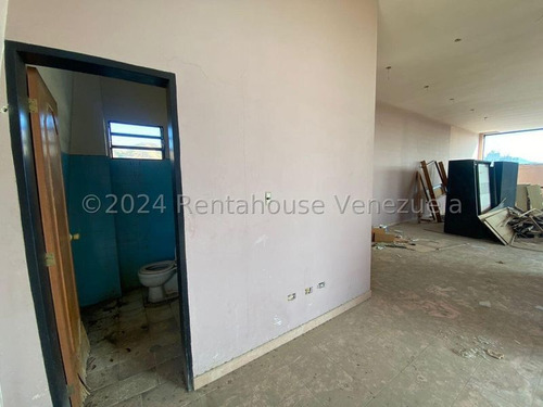 Edificio En Venta En Plana Av. Lizandro Alvarado, Ubicado En Esquina Con 8550 Mts De Terreno Valencia Carabobo Lf24-15311