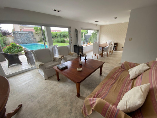 Casa En Villa Martita Sobre Calle Grassi, Santa Rosa, La Pampa