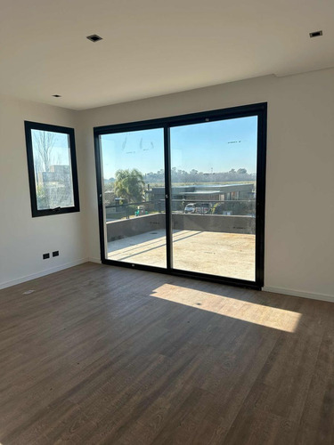 Casa En Venta - 5 Dormitorios 4 Baños - 805mts2 - Escobar