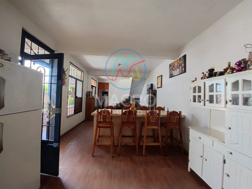 Casa En Venta En Col. Puxtla Con Amplio Jardín Y 7 Habitaciones