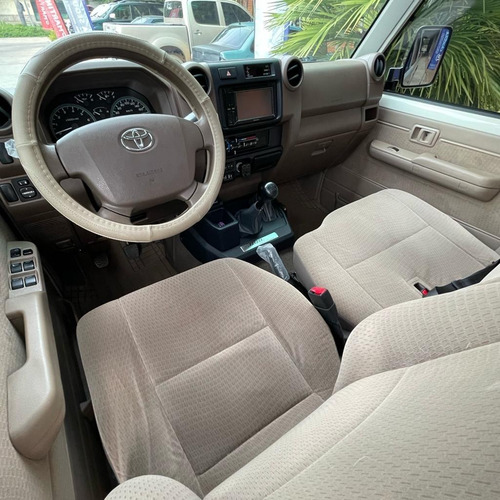 Imagen 6 de 11 de Toyota Lc76