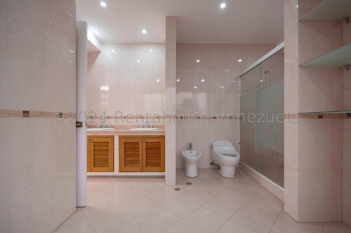 Amplio Y Exclusivo Penthouse En Alquiler, Totalmente Remodelado En La Tahona. #24-29250