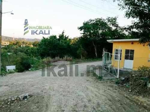 Vendo Terreno 291.96 M² Col. Loma Bonita En Poza Rica Veracruz, Se Encuentra Ubicado En La Colonia Loma Bonita, Cuenta Con 291.96 M² Son 14.85 M De Frente Por 19.67 M De Fondo, El Tipo De Terreno Es 