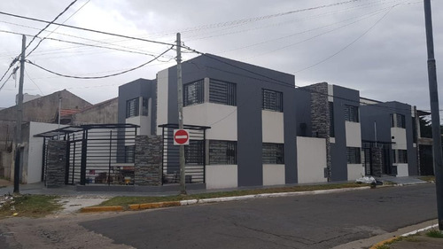 Duplex En Venta En Berazategui Este