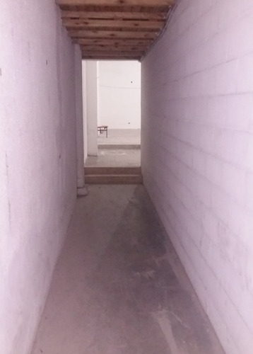 Galpon, Taller Al Fondo En Pablo Podesta. 10 X 12 Mts. Aceeso Independiente Por Pasillo, Ancho 1 Mt.