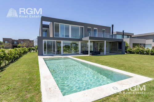 Esplendida Casa En Venta  - El Golf