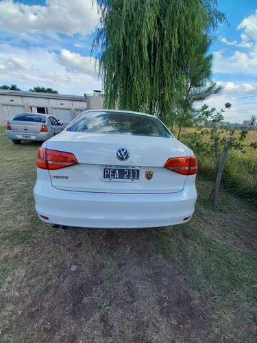 Imagen 4 de 10 de Volkswagen Vento 2015 2.0 Advance 115cv