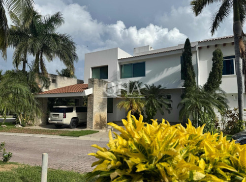 Se Vende Casa Con Muelle En Isla Dorada Cancún