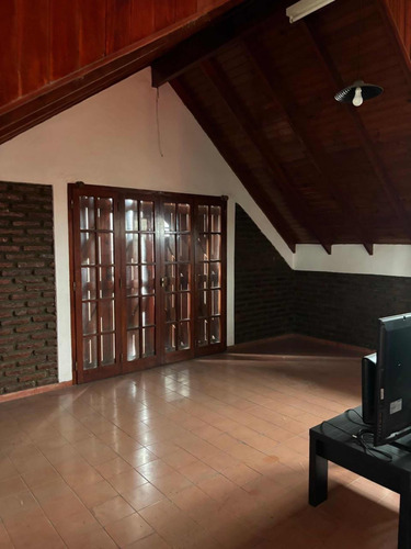 Casa De Estilo En Monte Grande