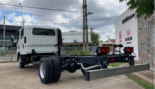 Imagen 2 de 17 de Isuzu Npr75 Doble Cabina 7 Pasajeros + 6toneladas 0km My2023