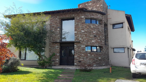 Imagen 2 de 6 de Casa En Venta A La Laguna Barrio Los Talas.