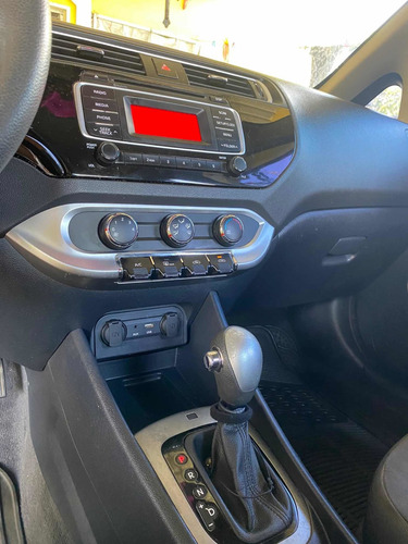 Imagen 2 de 10 de Kia Rio Semi Full