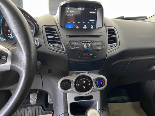 Imagen 17 de 25 de Ford Fiesta Kinetic Design 2018 1.6 Se