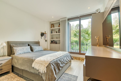 Elegante Y Exclusivo Departamento Con Jardín Priva...