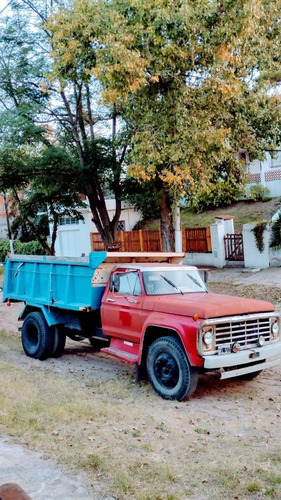 Ford F7000 Volcador