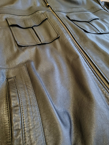 Campera De Cuero Con Capucha Desmontable, Impecable. (Usado)