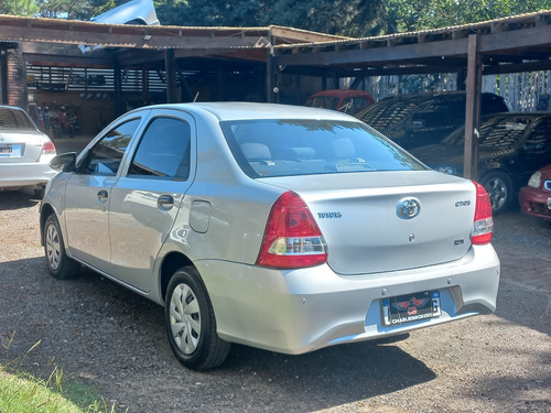 Toyota Etios 1.5 Sedan X