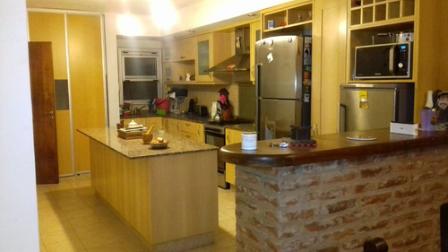 Casa Chalet 7 Ambientes En Parque Leloir Dueño Vende. Con Gran Parque Arbolado , Pileta Y Parrilla