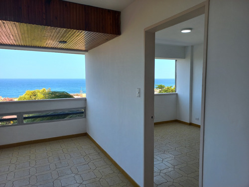 Apartamento En Macuto | 46m2. Ref.25m Negociable | Ave. La Playa | Vende Propietrario