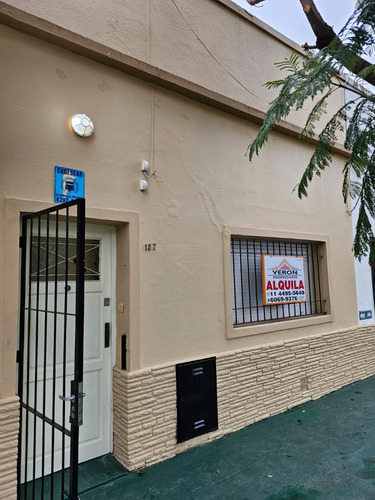 Casa En Alquiler En Quilmes De Tres Amb .