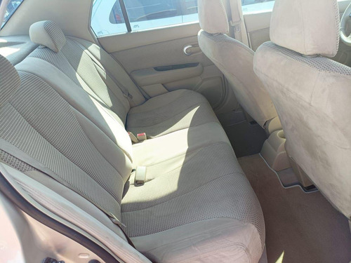 Nissan Tiida Emotion 1.8 automático sedan