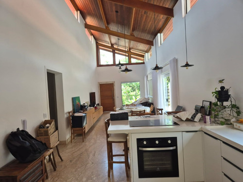 Linda Casa! Com 3 Quartos Suites À Venda, 200 Metros Quadrados