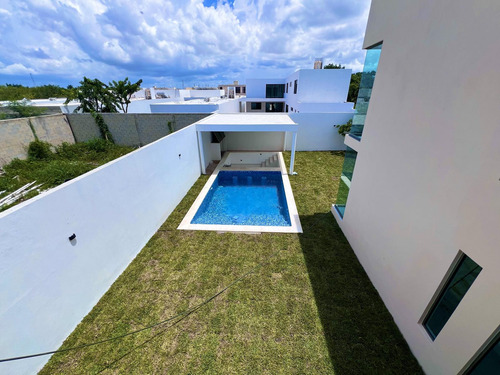 Casa En Venta En Dzityá, Mérida De 4 Recámaras.