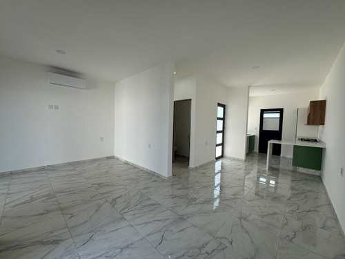 Casa En Venta En Lomas De La Rioja Con Alberca, Roof Garden, 3 Recámaras Y Un Estudio Que Puede Ser 4ta. Recámara, Riviera Veracruzana