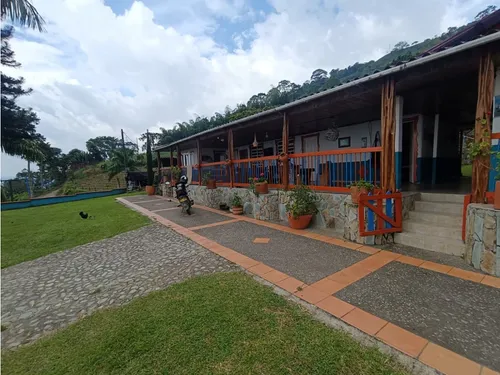 Se Vende Finca Chalet En Calarcá - Quindío