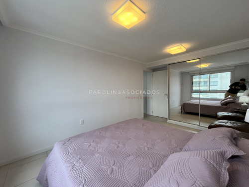 Piso Alto 2 Dormitorios Con 1 Baño En Ocean Drive, Punta Del Este