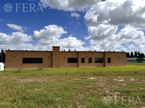 Venta Casa 4 Ambientes Con Piscina Campos De Roca - Brandsen