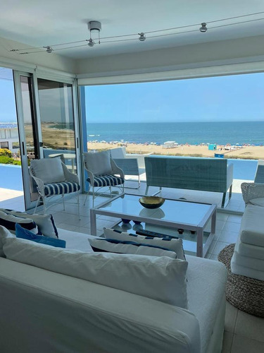 Imagen 2 de 19 de Apartamento En Alquiler De 2 Dormitorios En Frente Al Mar