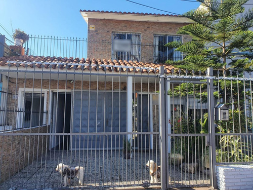 Imagen 2 de 24 de Casa . Propios Prox Hospital Militar