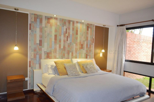 En Venta Encantador Apartamento En Planta Baja En Los Samanes Jb