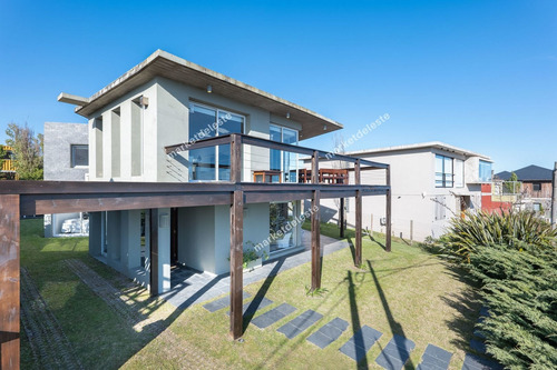 Imagen 5 de 29 de Casa Minimalista - El Chorro
