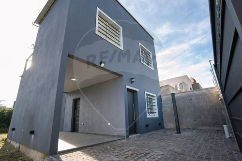 Casa En Venta En Arana